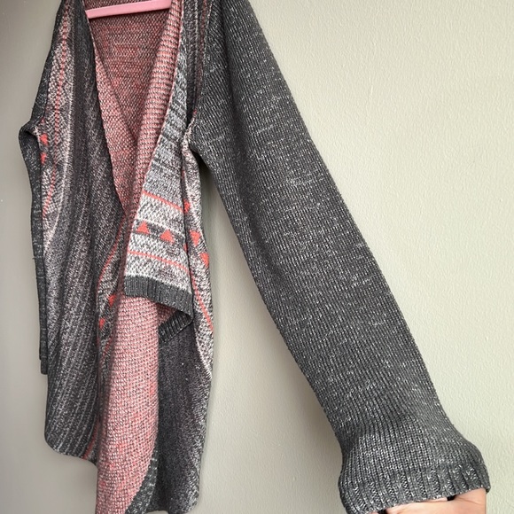 Junior’s Multicolor Aztec Print Wrap Cardigan Size Medium - Picture 7 of 16